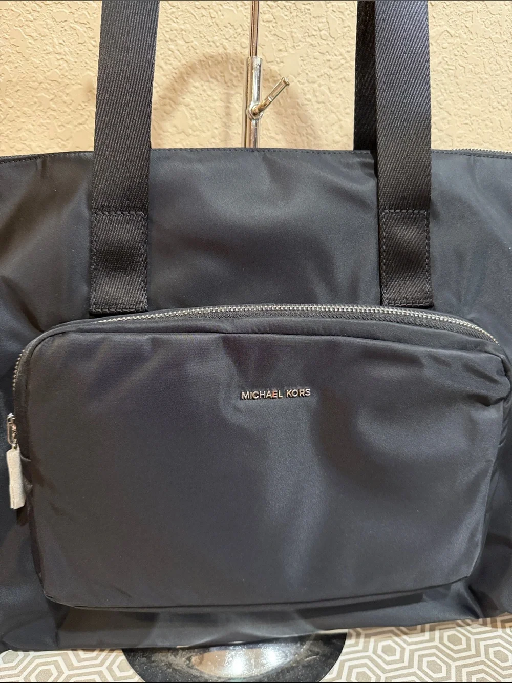 MICHAEL Michael Kors Black Nylon TANNER LG REV PCKBLE tote Front Zip Pouch